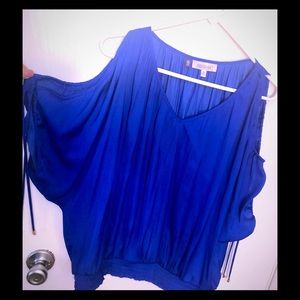 XL Jennifer Lopez cold shoulder blouse